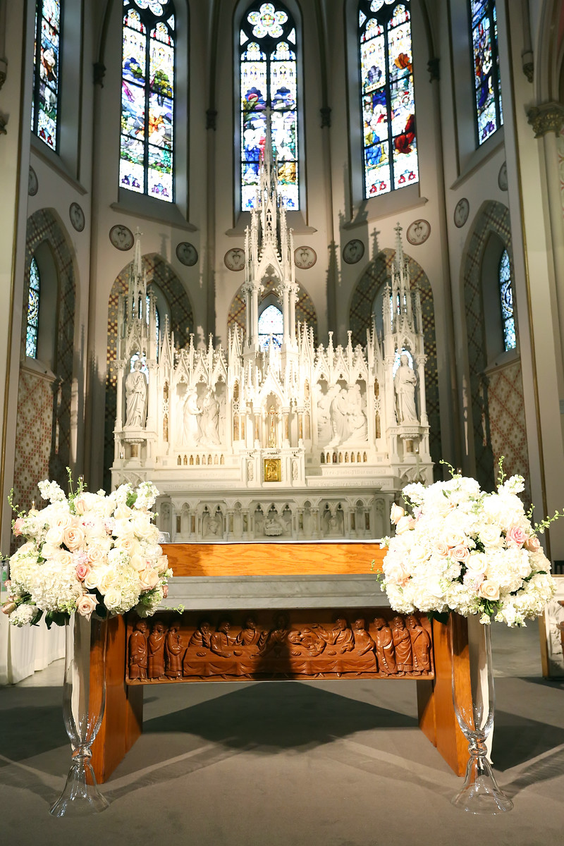 Ceremony altar florals in pink and white for Cincinnati wedding. Floral design by Yellow Canary www.yellowcanaryonline.com