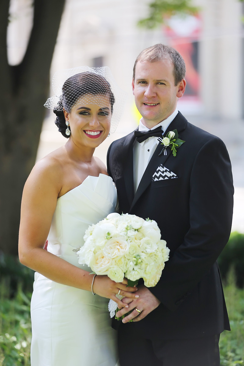 Summer wedding in Cincinnati with florals by Yellow Canary Floral Design. www.yellowcanaryonline.com