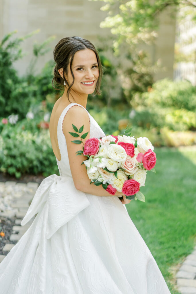 Wedding party with pink and white flowers for Cincinnati wedding. Photos by Megan Noll.